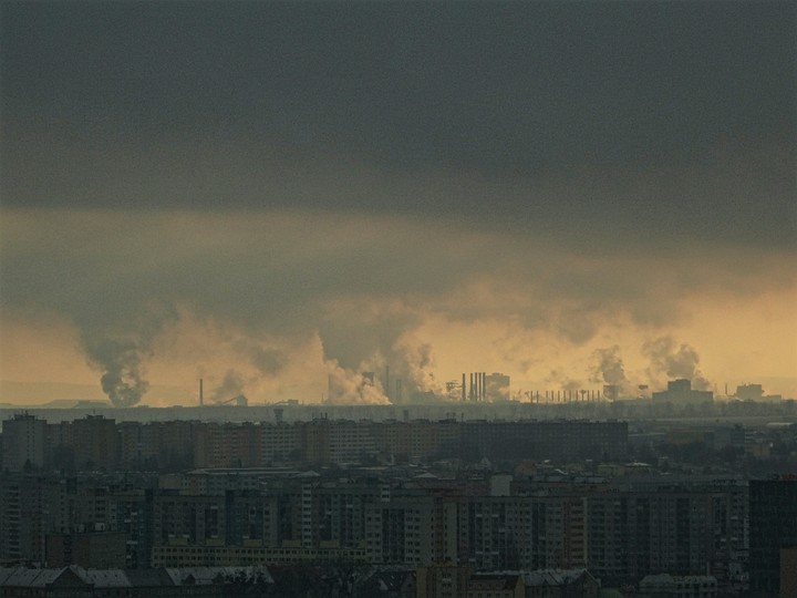 Smoke above the Horizon