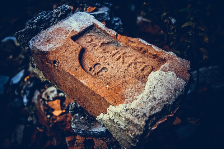 кирпич