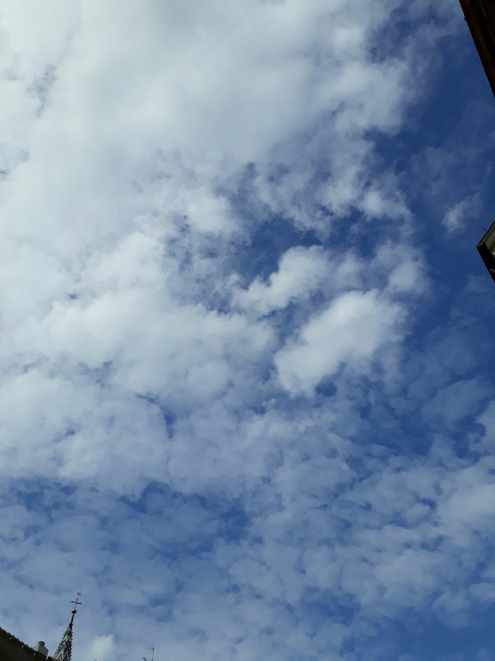 Sky full of clouds