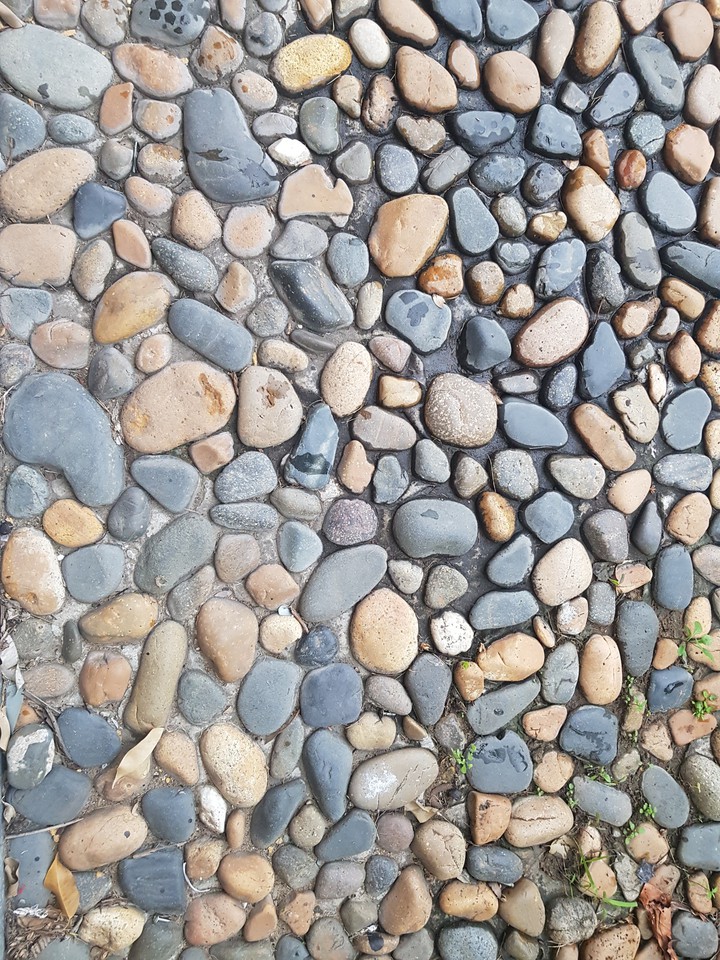 Colour stone