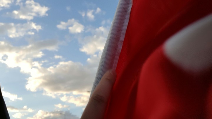 Türk Bayrağı ve gökyüzü