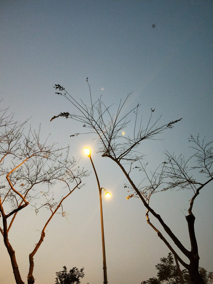 The light was still shining in the sky.