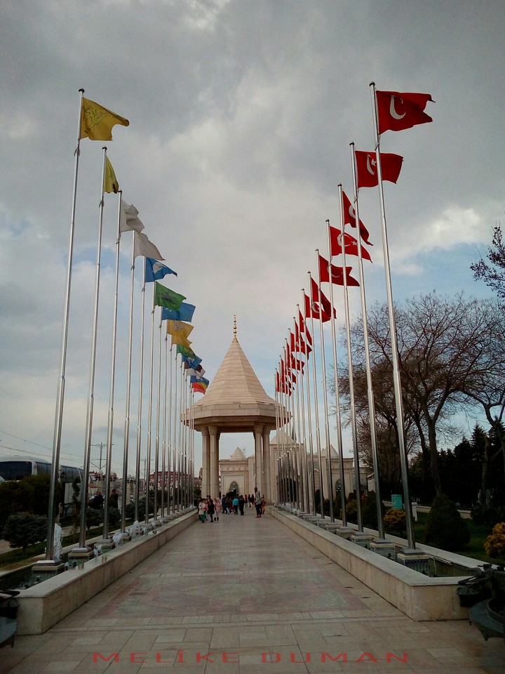 KUTSAL BAYRAK