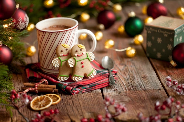 hot chocolate and gingerbread cookies