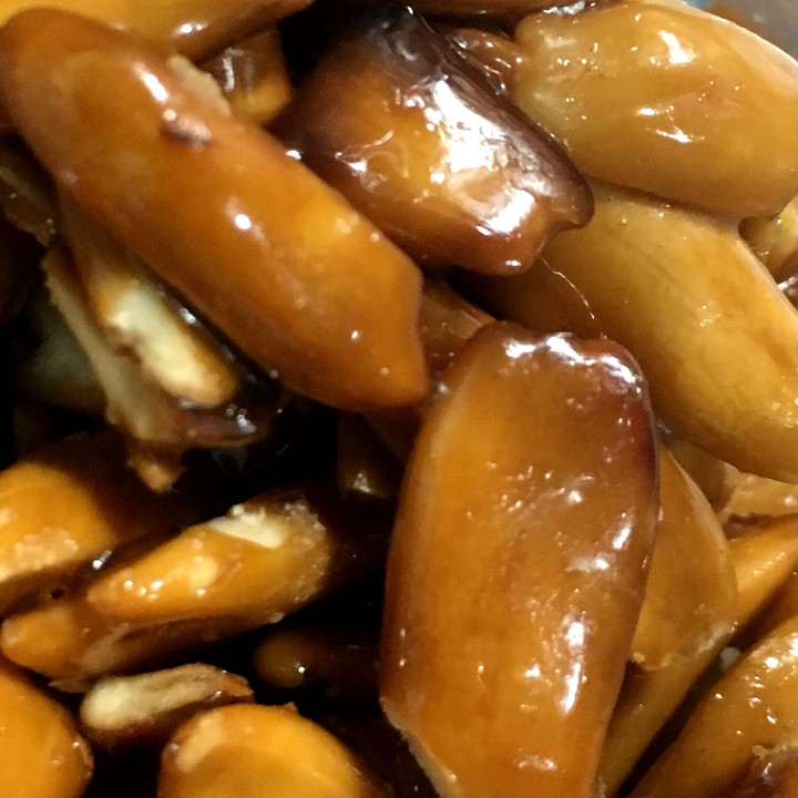 Crispy Pili Nuts