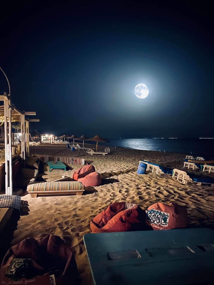 Just sit beside the sea and the moon ? ?