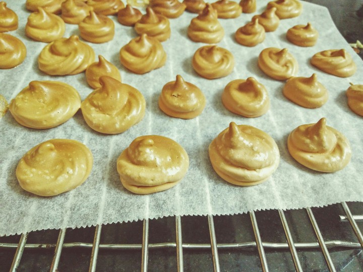 meringue... beautiful  small kisses