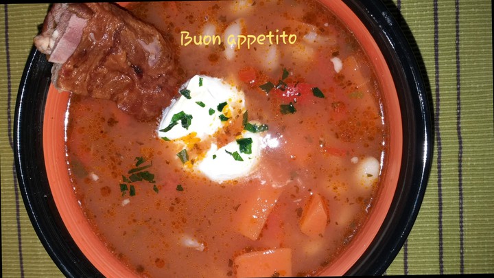 Bean soup with smoked pork ribs