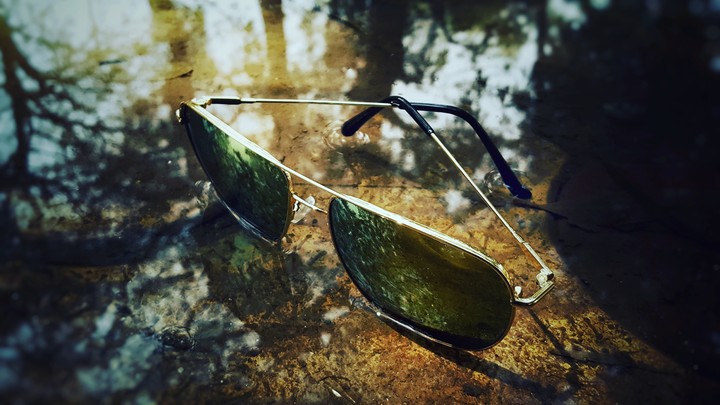 Reflection in avaiators