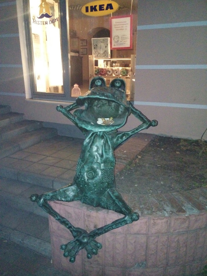 ashtray frog
