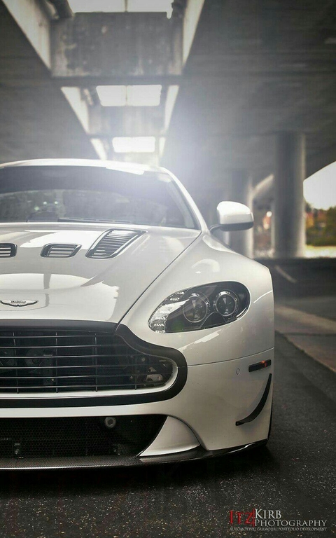 Aston Martin V12 Vantage