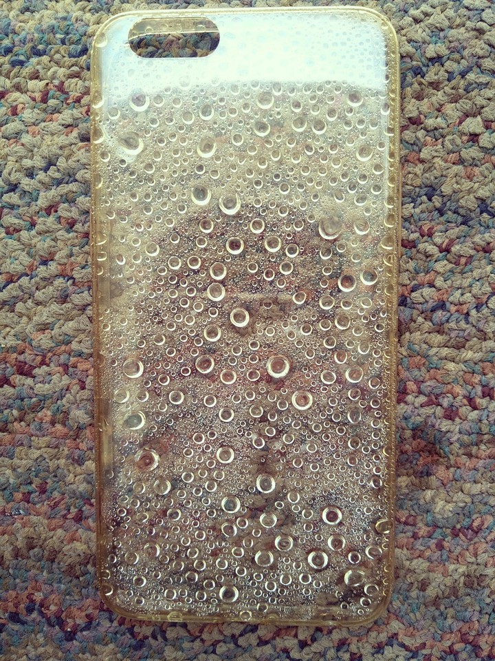mobilecase with water droplets
