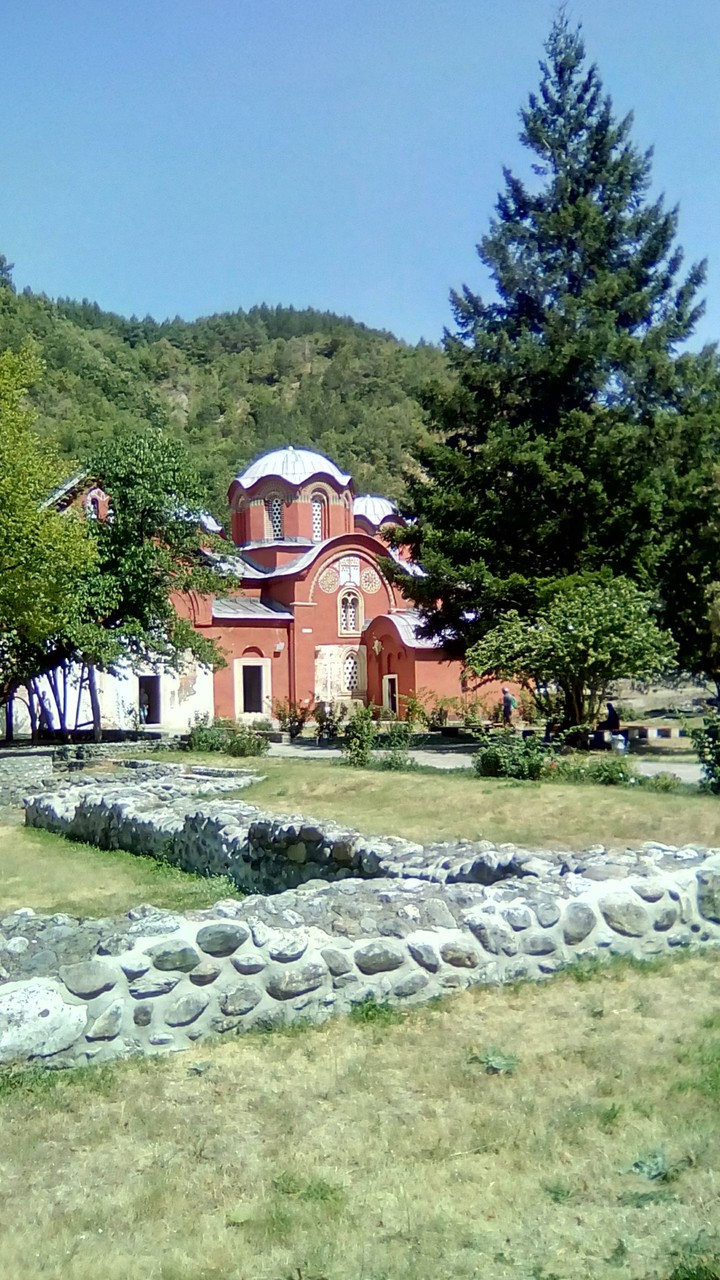 ⛪