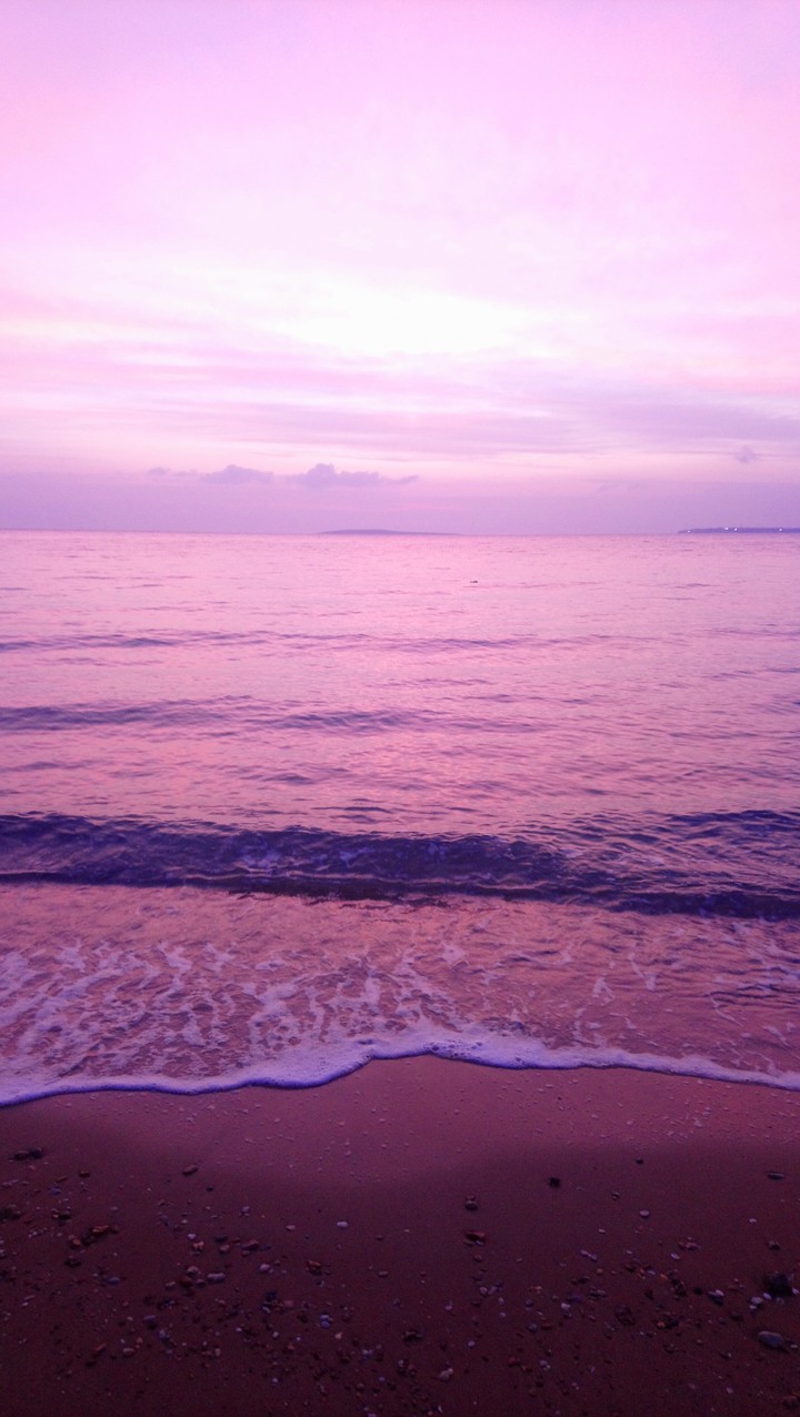 Sea looks Light purple
