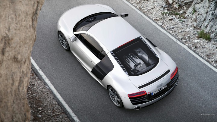 Audi v8
