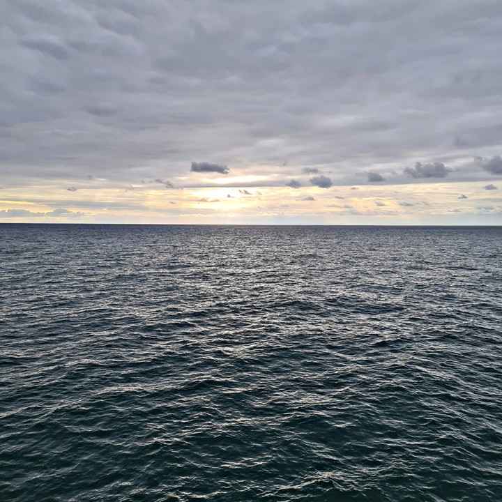 море