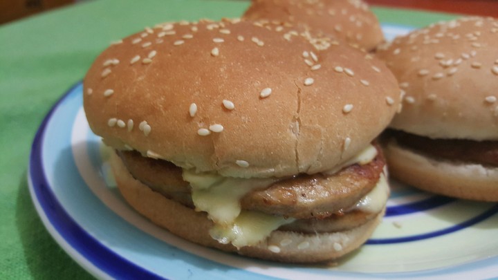 Chilean chicken cheesse burger