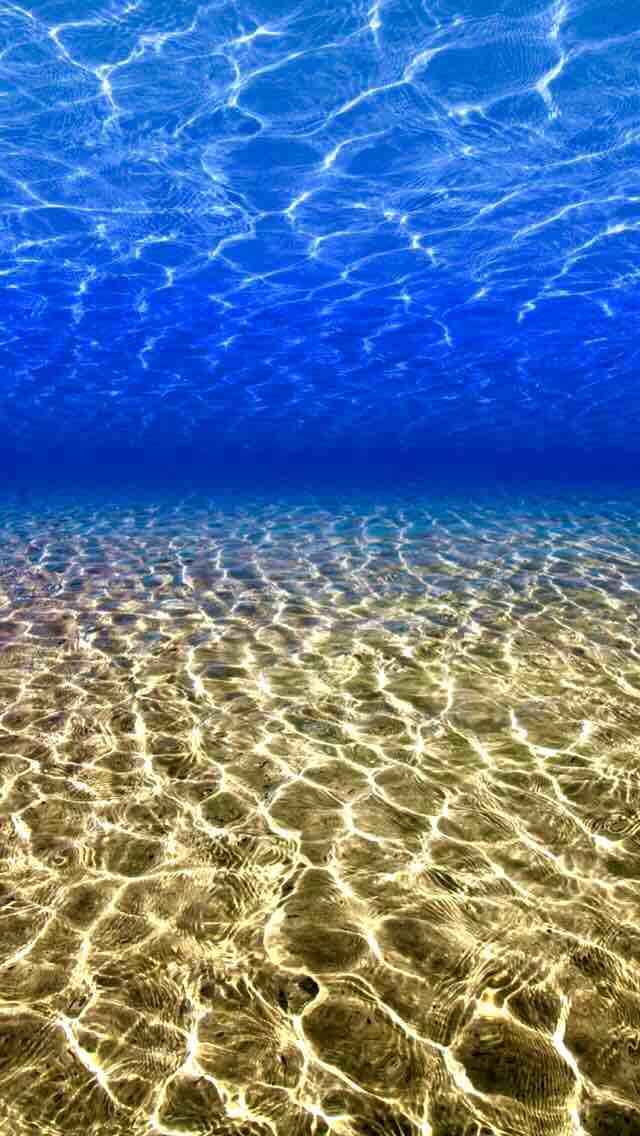 под водой