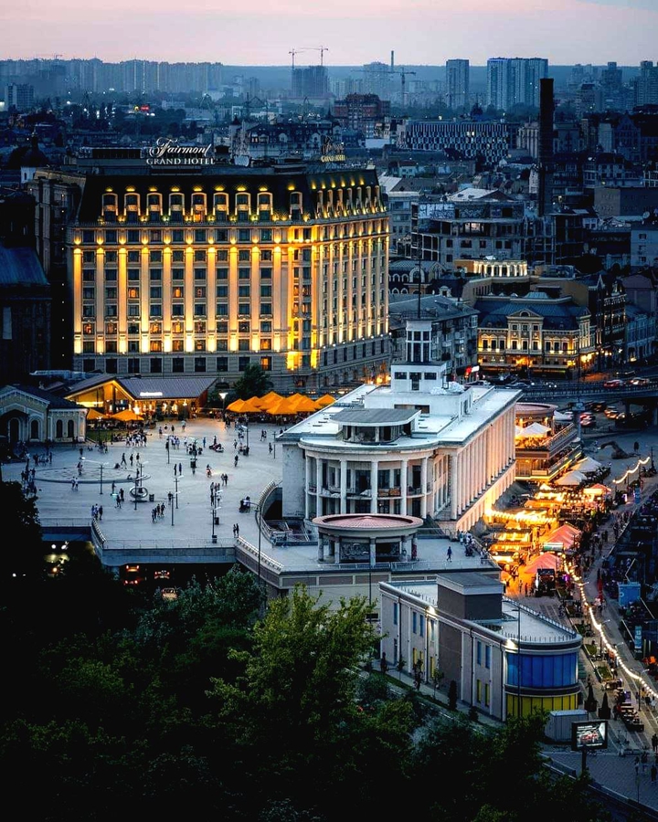 Poshova Square