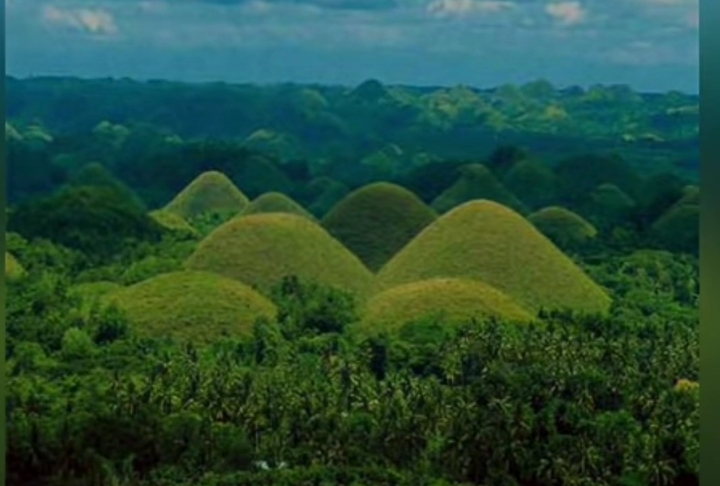 CHOCOLATE HILLS