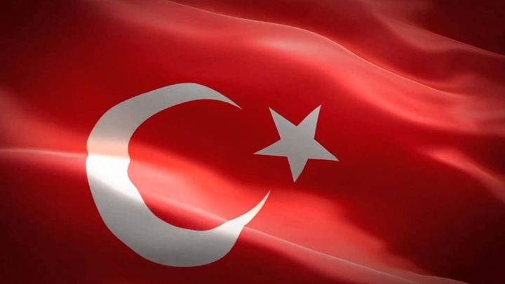 Türkün bayrağı hep göklerde