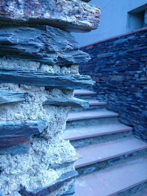 Side Stone