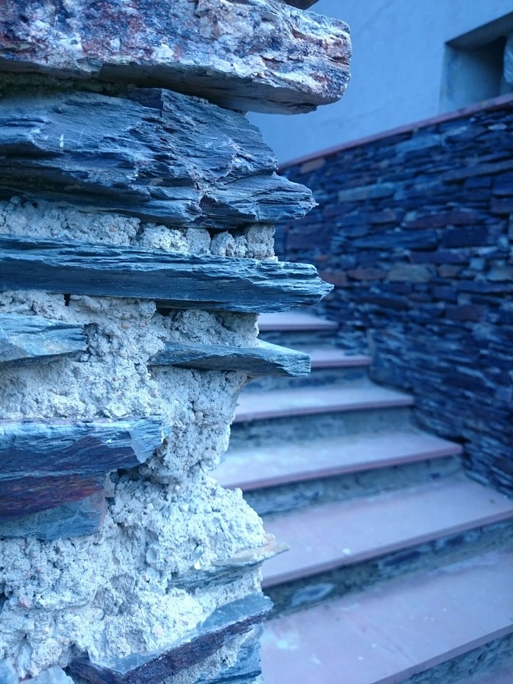 Side Stone