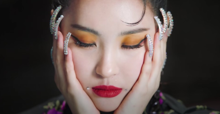 Korean singer Sunmi's tail album