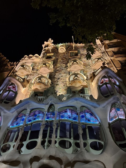 Casa Batlló at night
