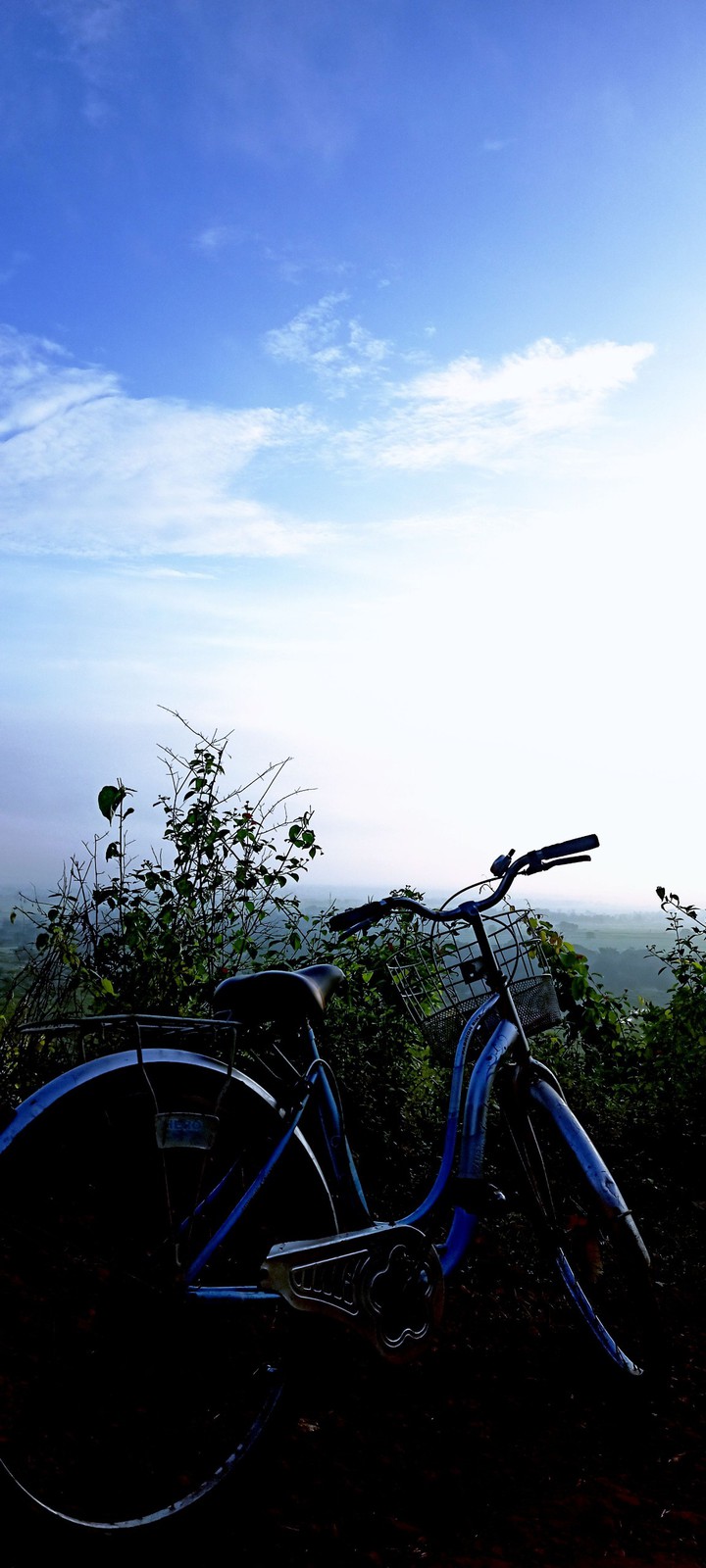 Cycle on the hill
