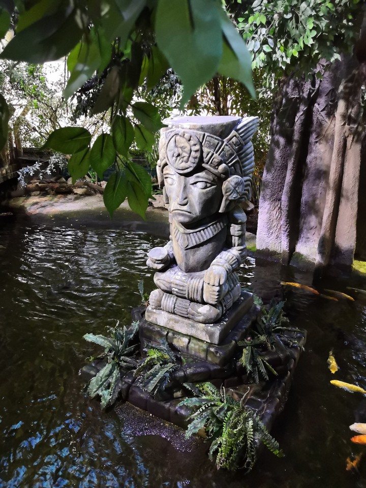 Statue