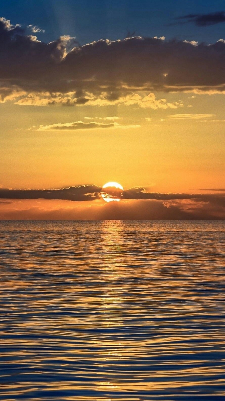 tramonto sul mare