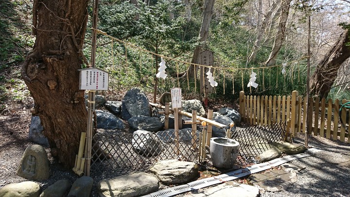 千歳神社「幸井の泉」(御神水)