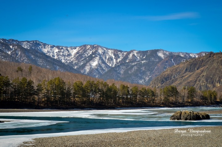 Sky, mountains and river