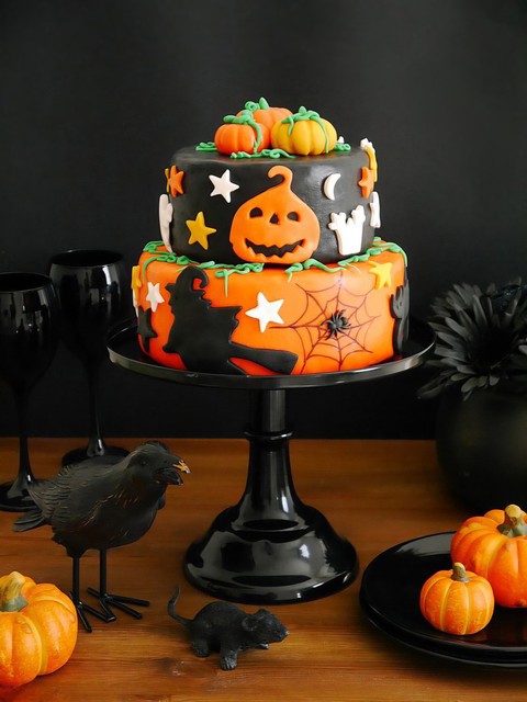THE WITCH'S CAKE