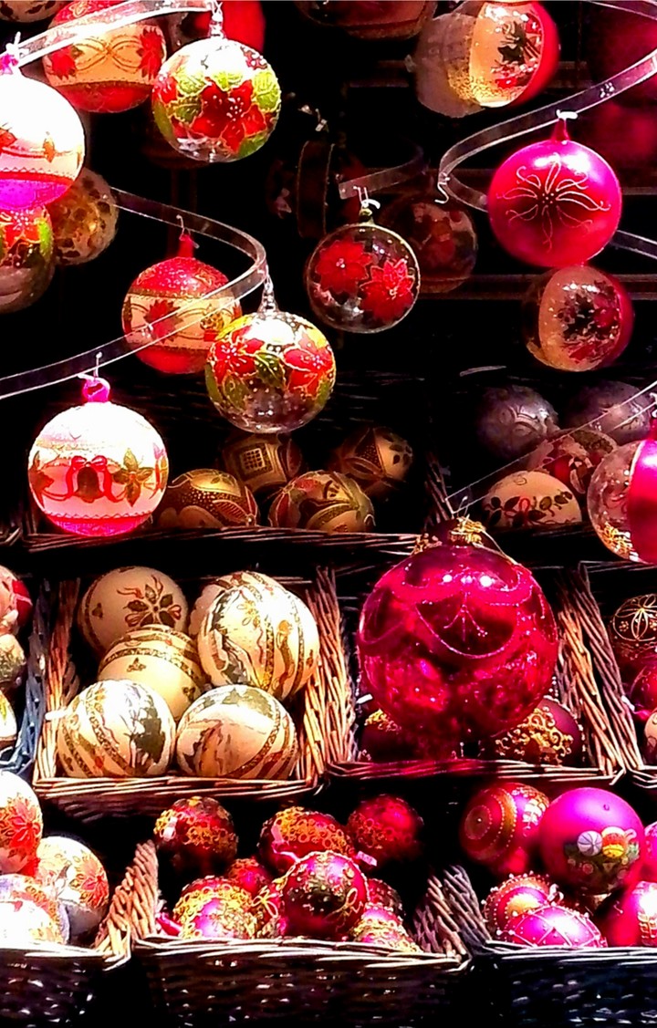 X-Mas ornaments in Vienna