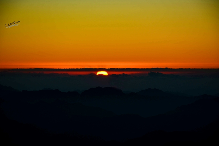sunrise at the top of mousa mountain