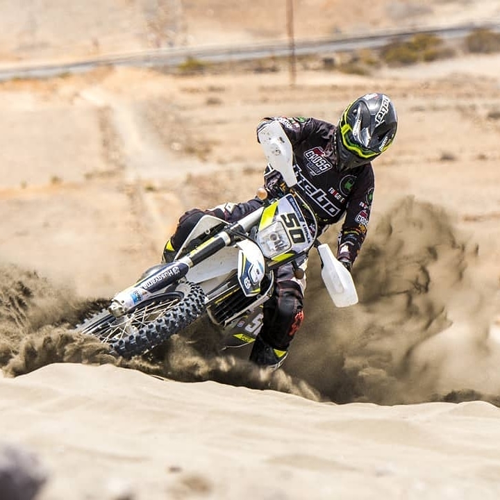 Sí sos amante de las motos y autos, sígueme @W__V__A