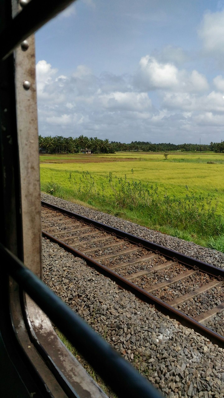 crispy shot frm ma train..... heee.  