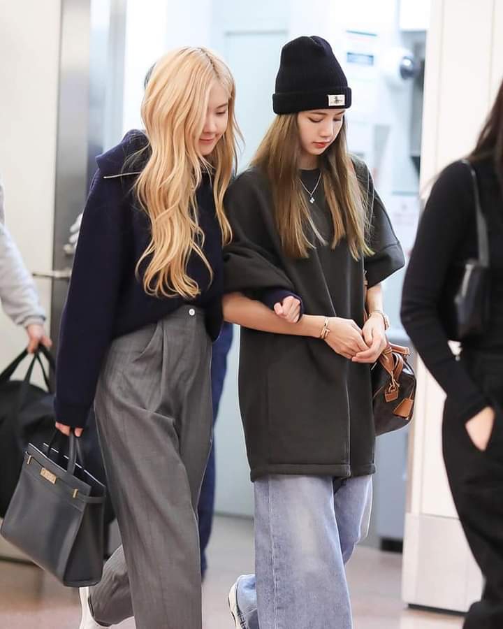 201123 BLACKPINK : ROSÉ&LISA (3)