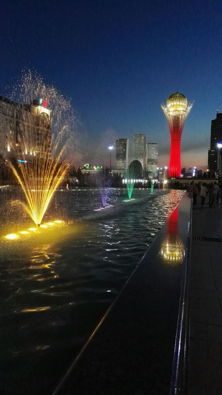 Nur Zhol, Baiterek. Astana, Kazakhstan