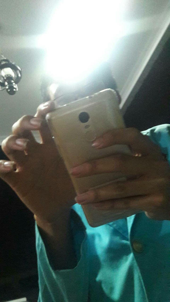 Mirror  selfie