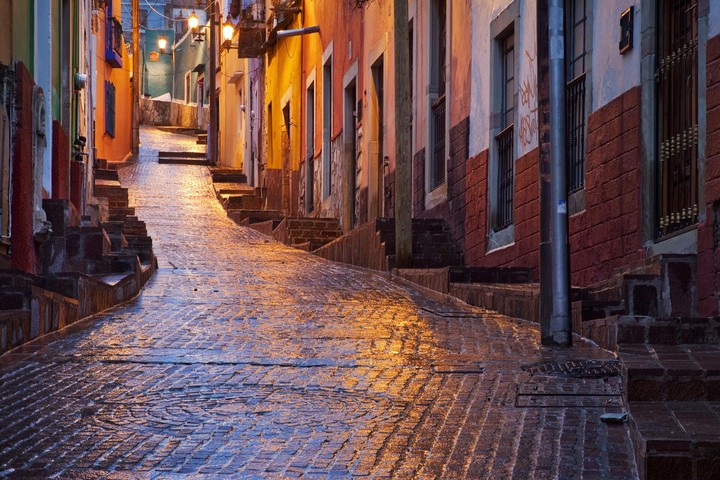 Wet Uphill Alley !!!