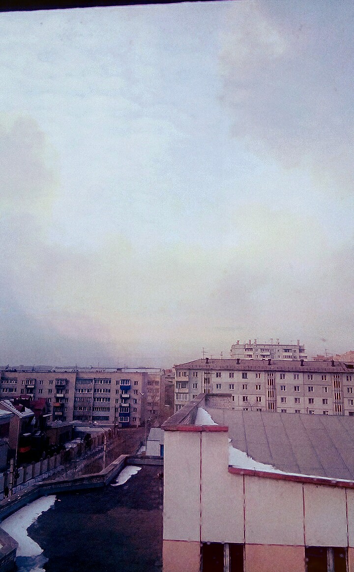 за окном