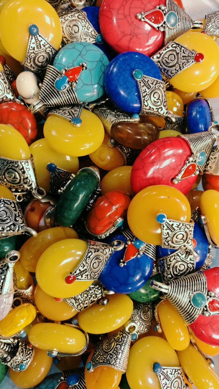 Rounded earings color
