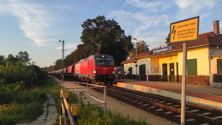 Balaton Train - Attention High Voltage