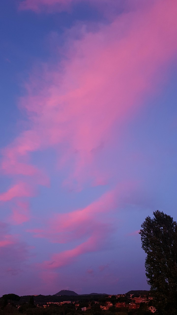 The sky is pink!?