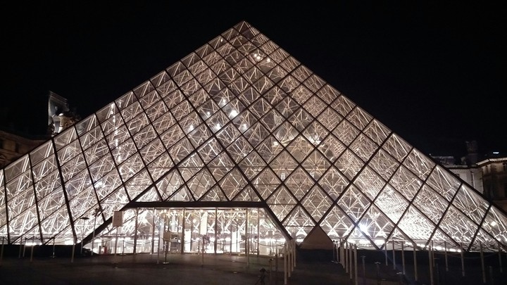Pyramide du Louvre