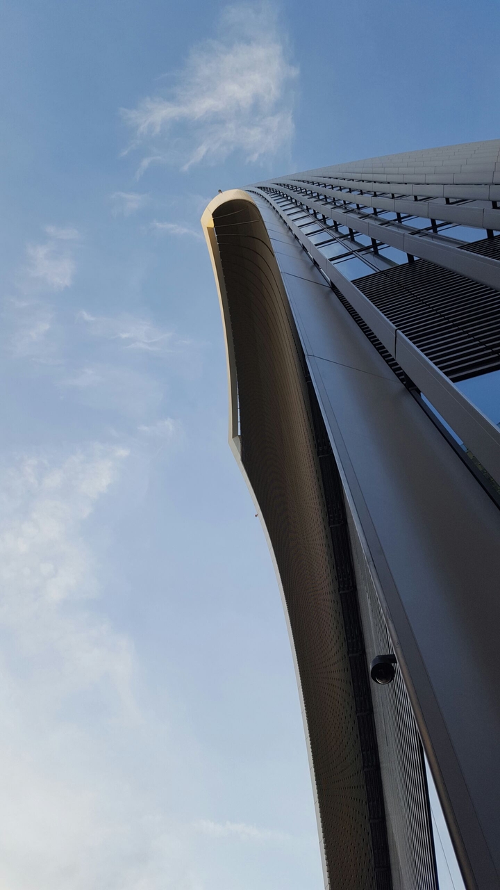 Sky/Building