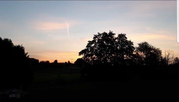 Sonnenaufgang an einem Montag morgen